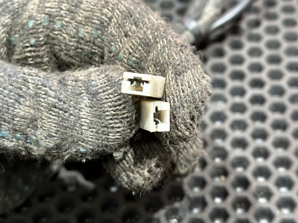 Проводка зеркала правого