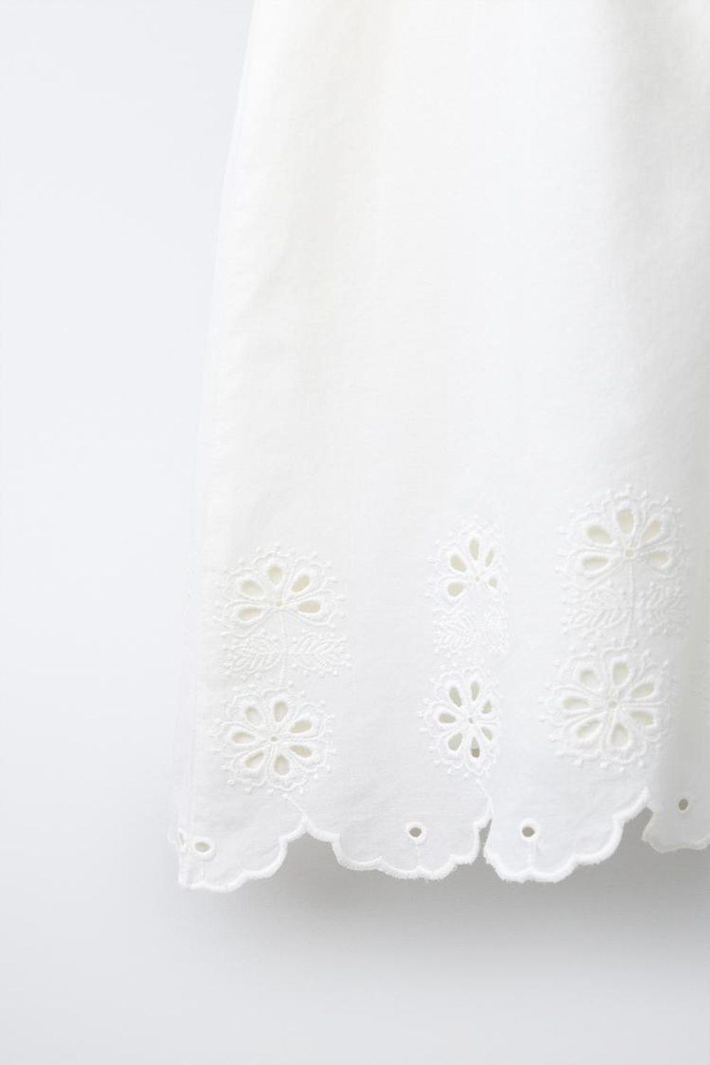 ZARA КОРОТКИЙ КОМБИНЕЗОН С ВЫШИВКОЙ, ЖЕЛТОВАТО-БЕЛЫЙ