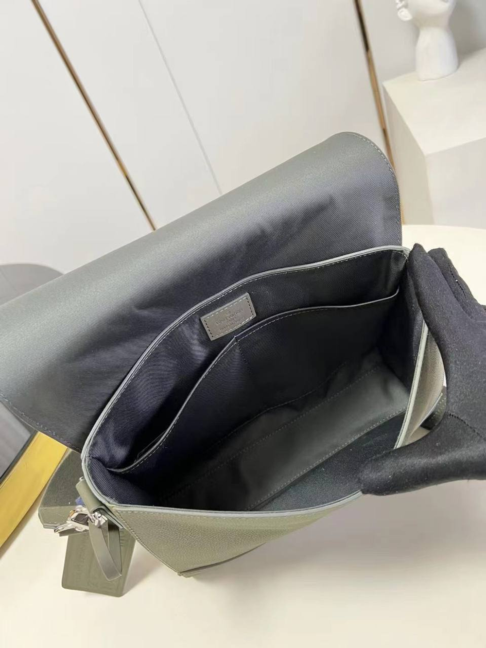 Сумка-мессенжер Louis Vuitton
