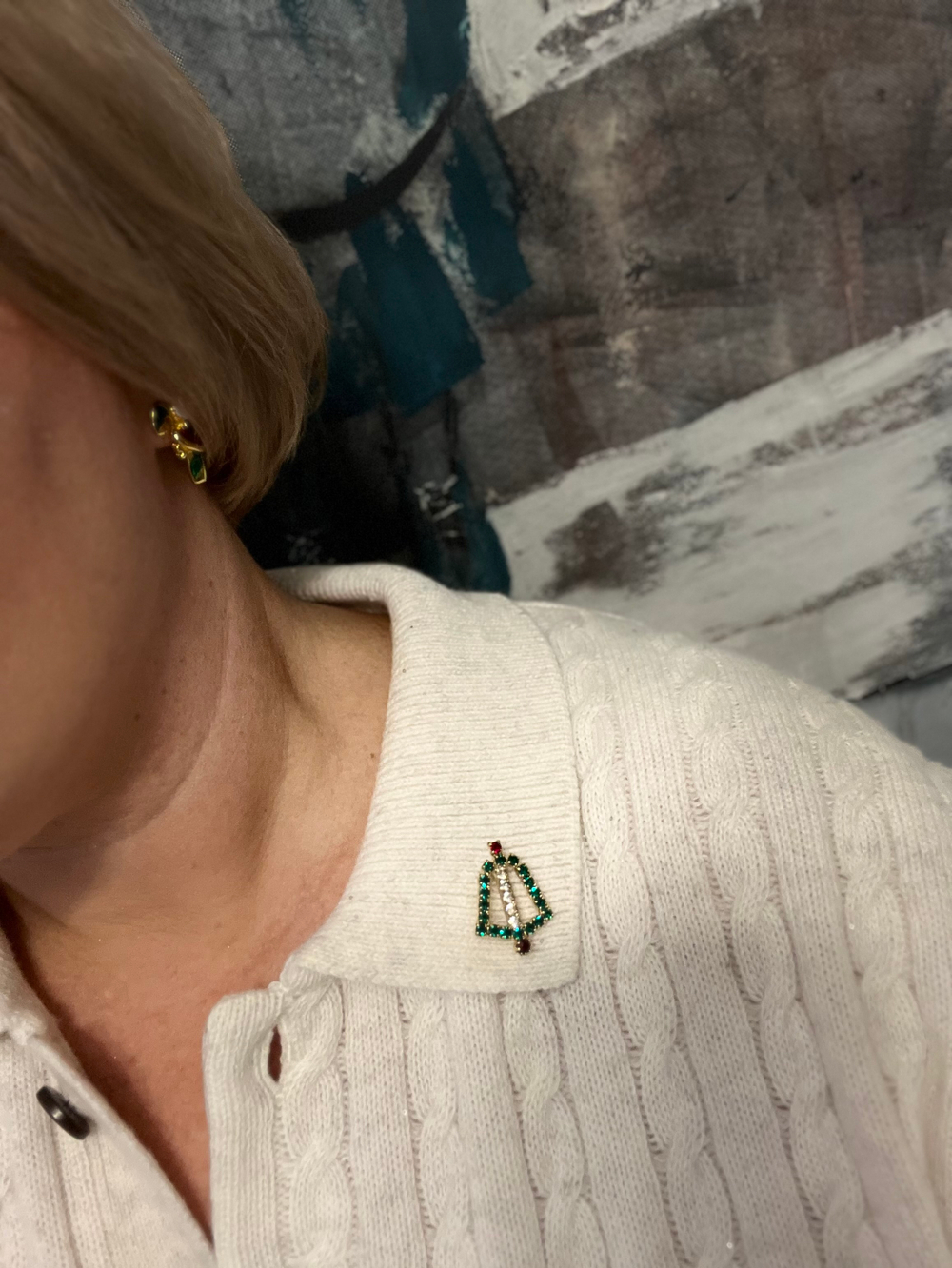 Новогодняя брошь колокольчик