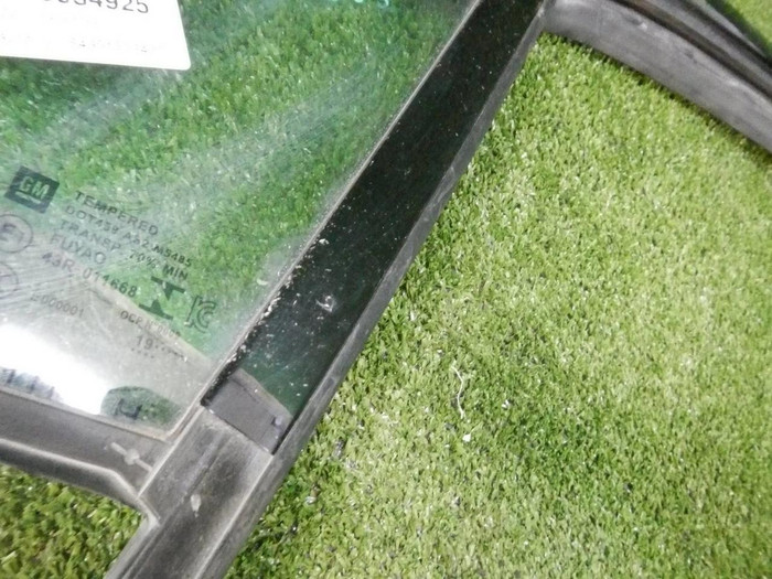 Форточка двери передняя левая Cadillac XT6 (2019-н.в.)