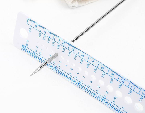 Линейка для определения размера спиц и плотности вязания