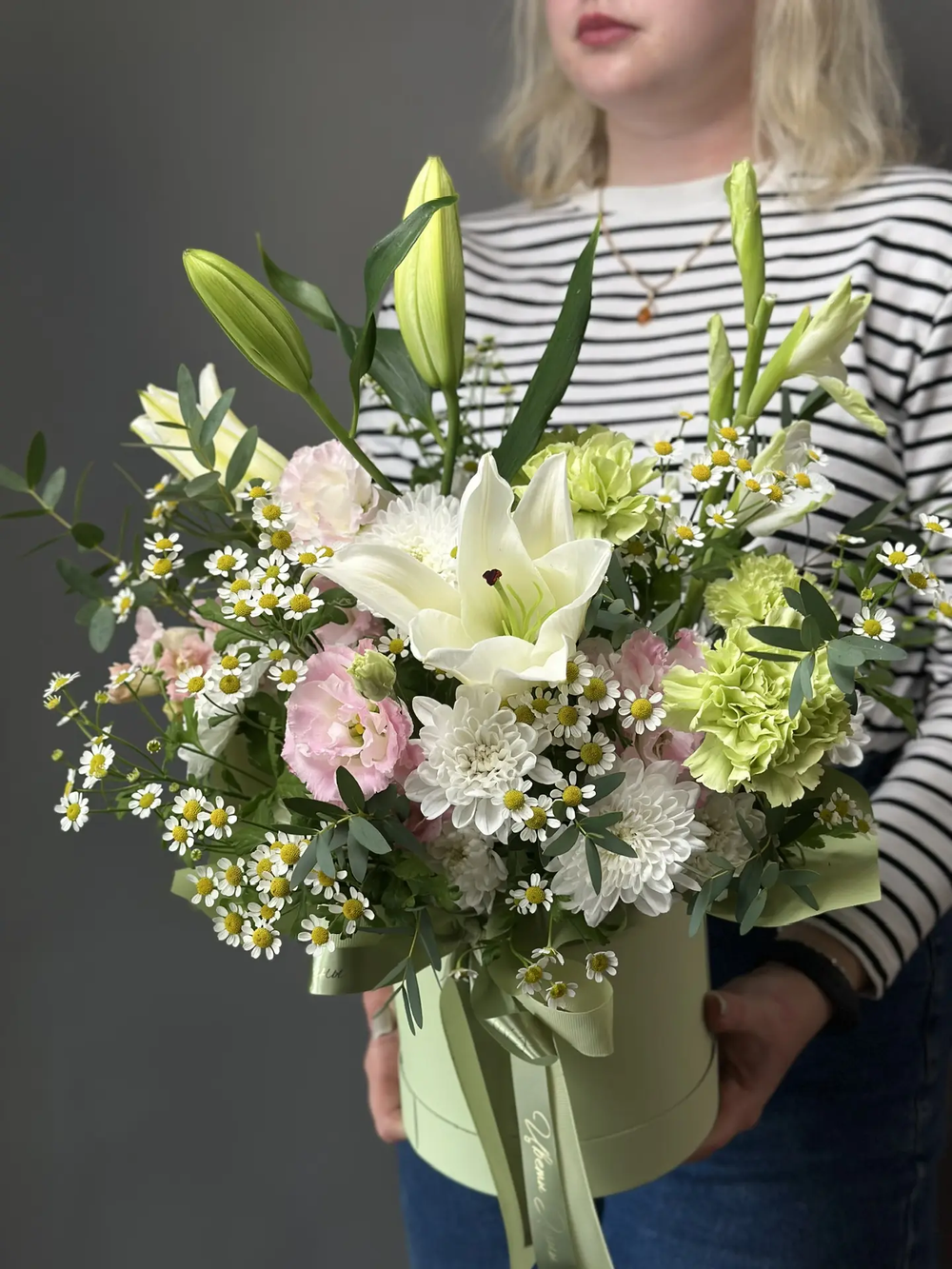 Цветы в коробке «Элегантность в ларце»