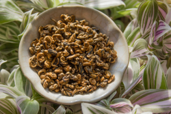 Чай Цзинь Ло, органический, листовой, для заварочного чайника, мед, пряности 100г в баночке