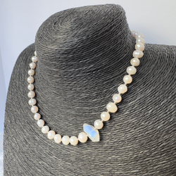 Чокер "Молочный свет"