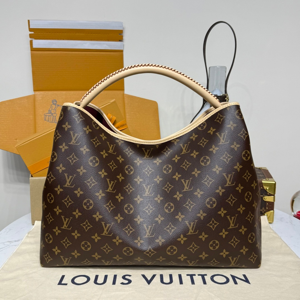Louis Vuitton Again