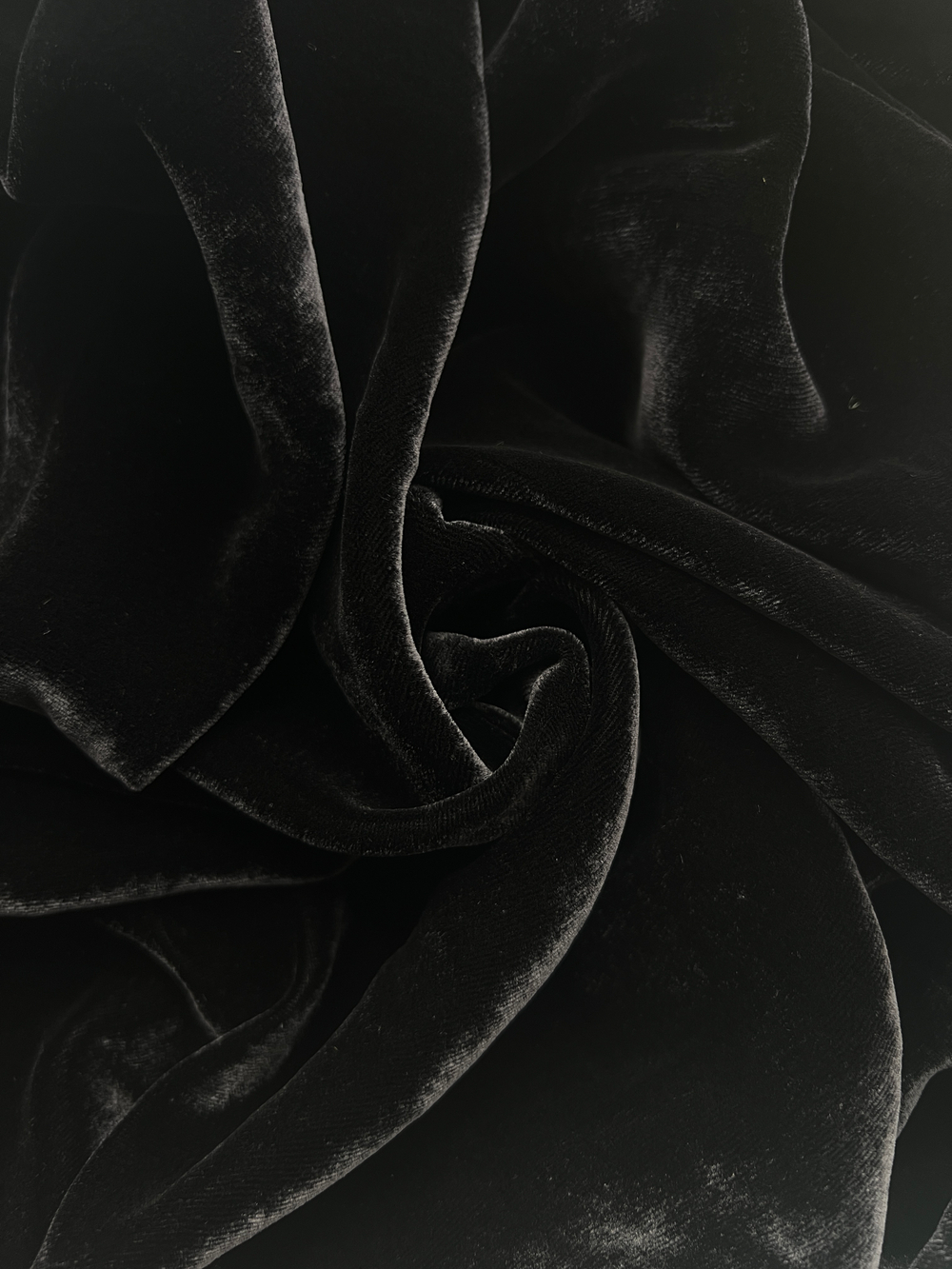 Шелковый бархат, Черный