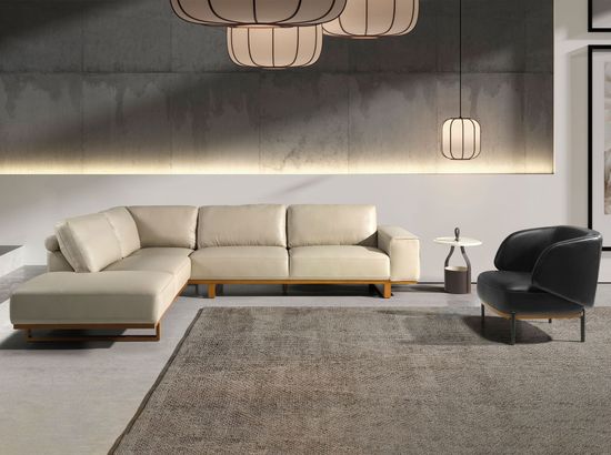 Кресло 5128/KFA087-T541040 из черной кожи Испания