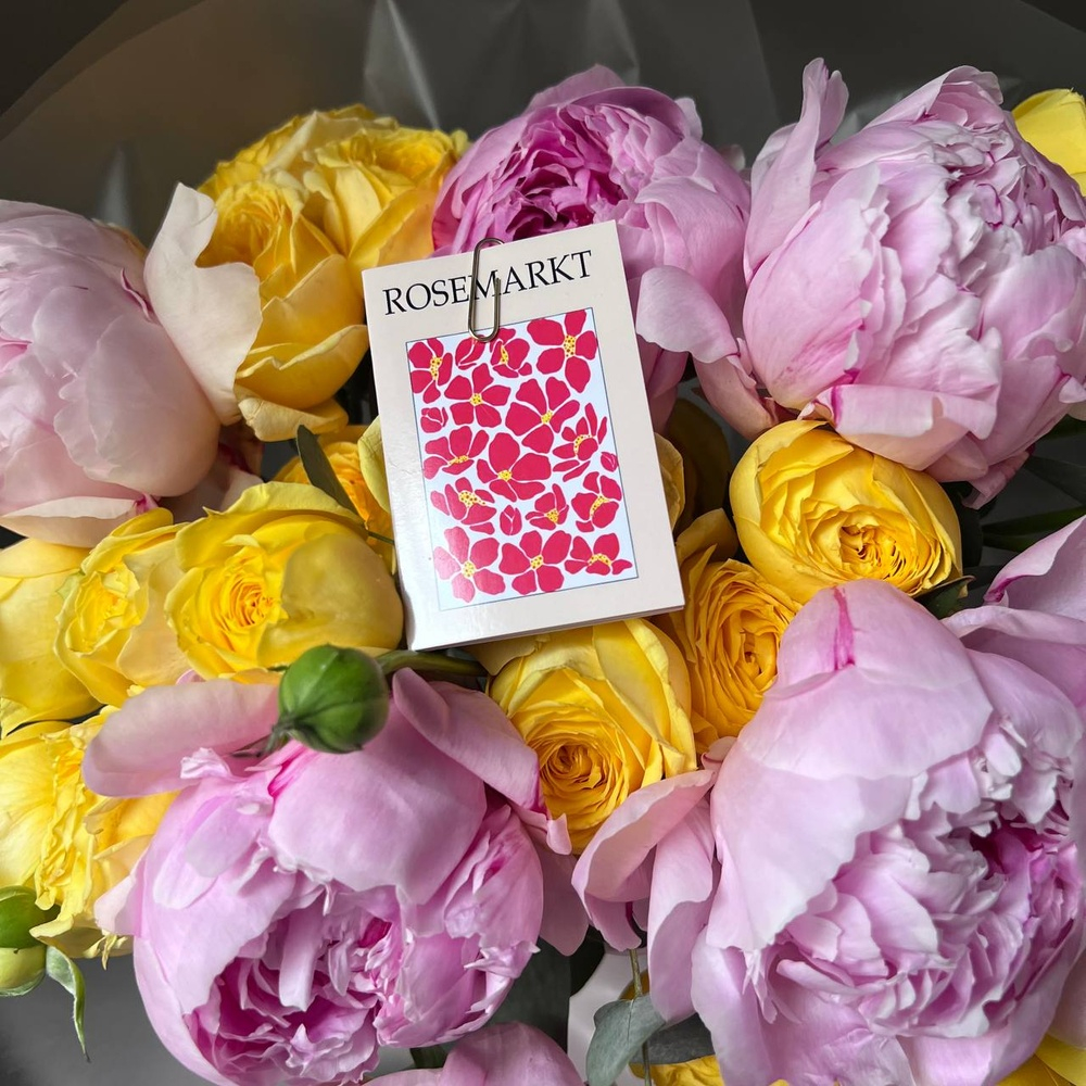 Авторский букет «Пинк-Спрингс» розовые пионы и кустовая роза/ Цветы/ букет от RoseMarkt