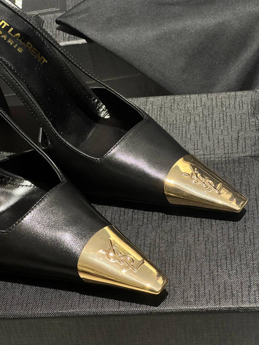 Босоножки Yves Saint Laurent