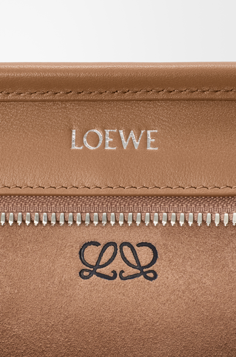 Loewe Маленькая сумка Amazona 180 из мягкой телячьей кожи, мокко