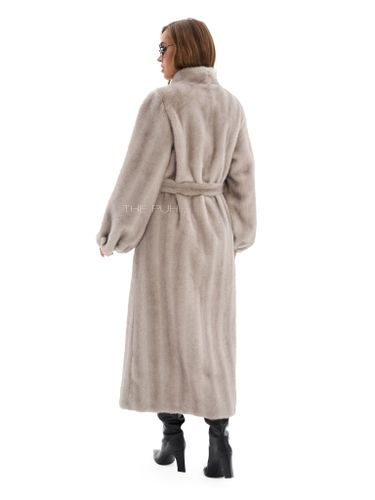 Длинная серая шуба из эко-меха