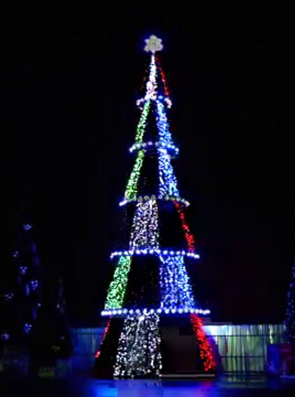 Светодинамическая елка сегментная, встроенное освещение -"Сибирская" 13 м