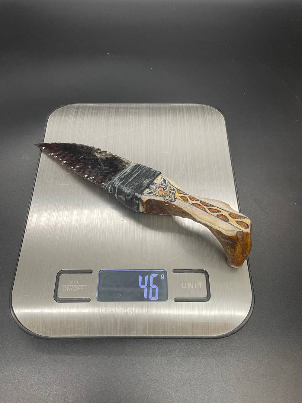 Обсидиановый нож с рукояткой из рога оленя с рисунком жирафа 17 см