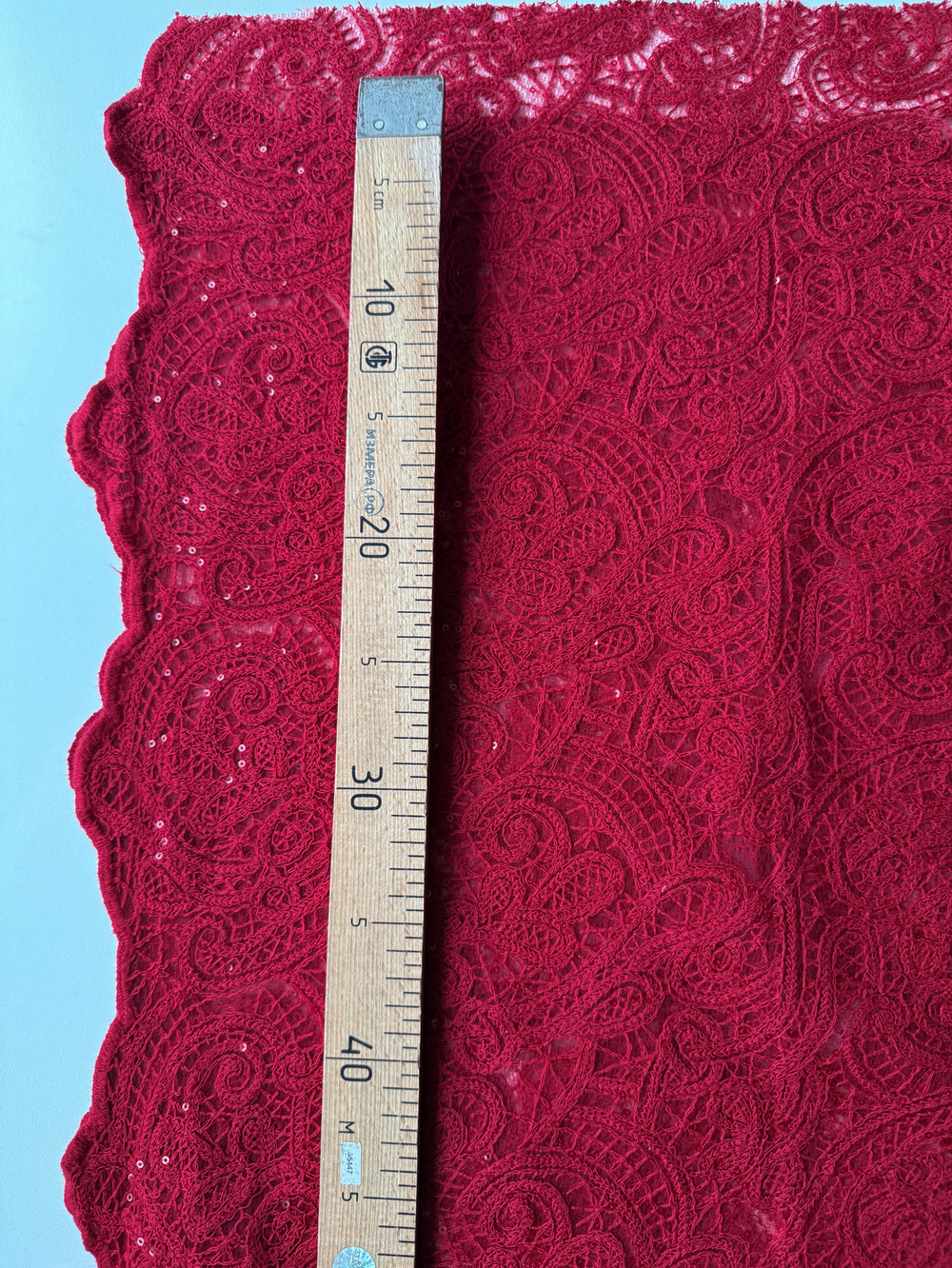 Вышивка с пайетками (Красная)