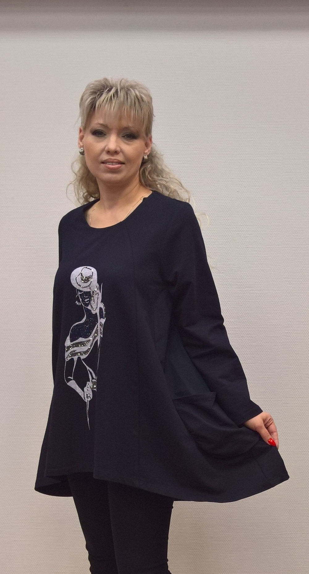 Темно-синяя туника расклешенная к низу