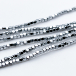 Гематит Куб бусины (имитация), цвет серебристый, размер около 1,9 мм, цена за отрезок 19 см (1/2 нити)