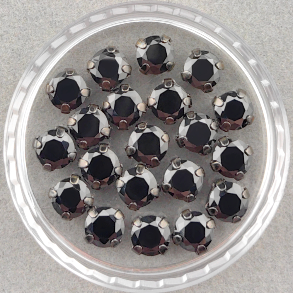 Фианиты шатоны в оправах, черный/темная сталь