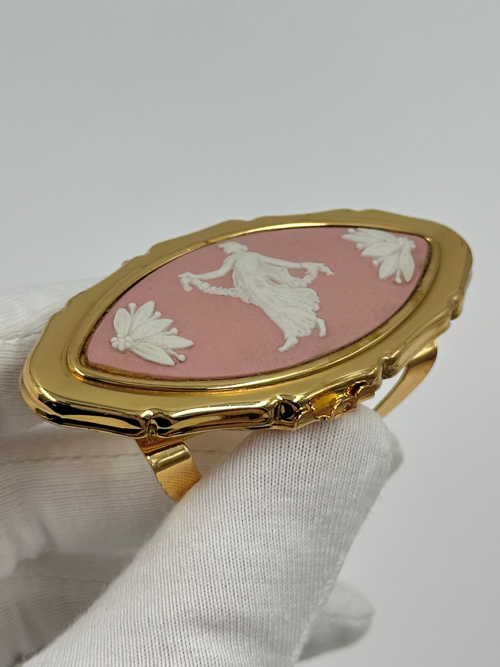 Футляр для помады розовый Wedgwood by Stratton