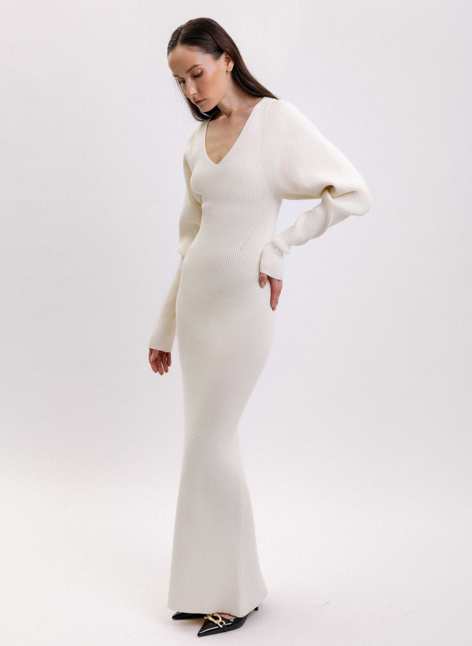 Платье макси с вырезом