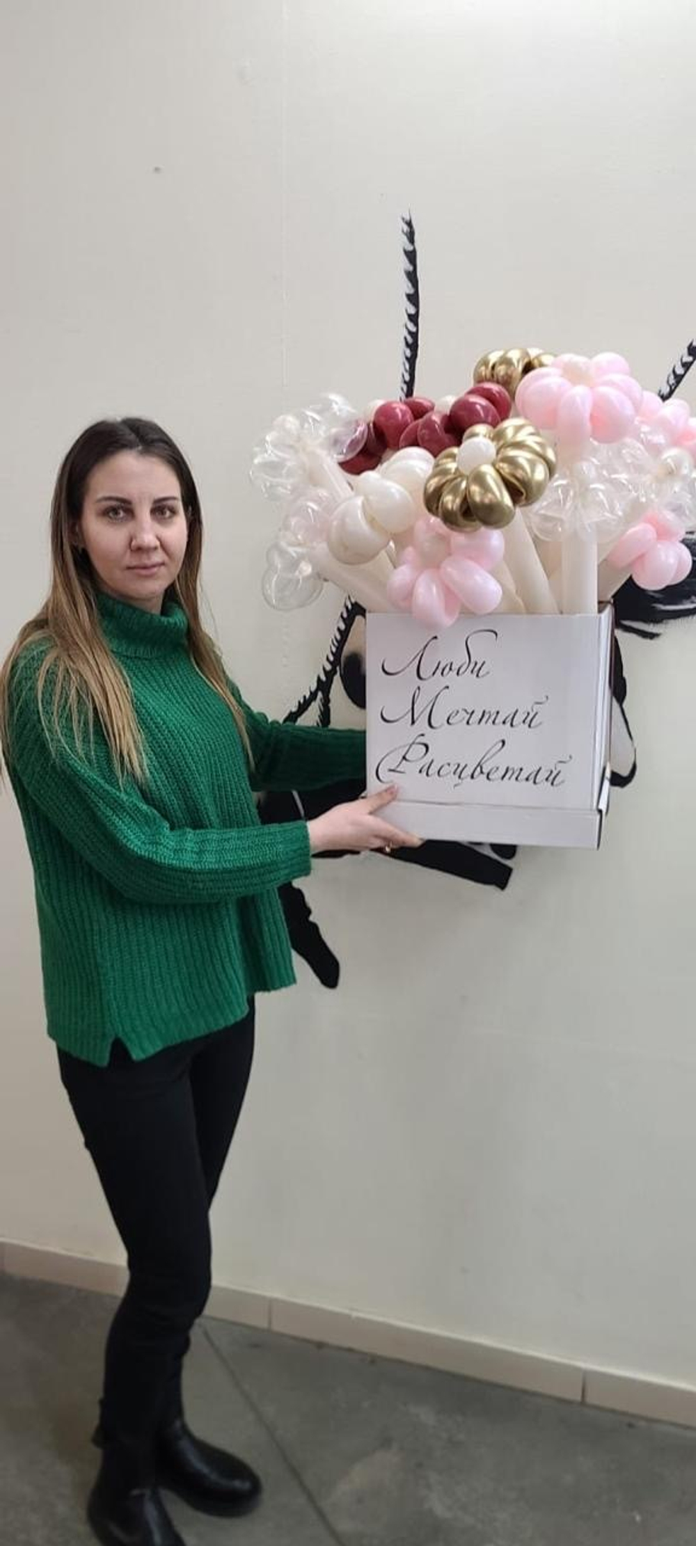 Коробка с цветами из шаров Расцветай