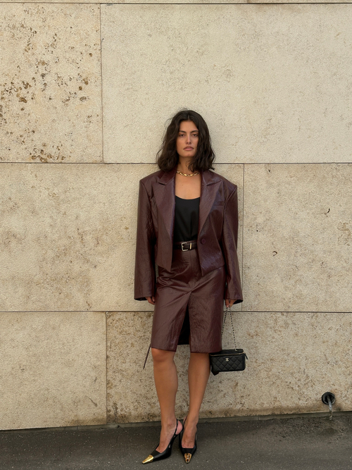 Юбка из эко-кожи с разрезом миди бордо