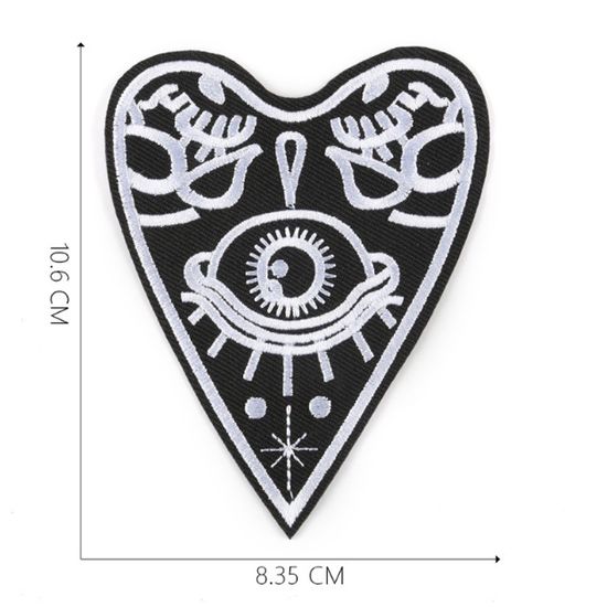 Нашивка термоаппликация на одежду и  на рюкзак. Сердце