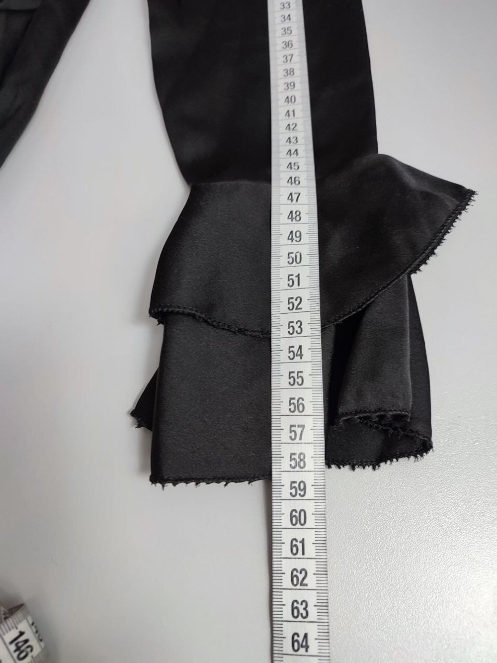 Платье Boohoo атласное 42 размер