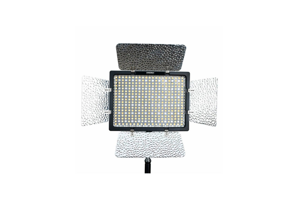 Светодиодный осветитель Yongnuo YNLUX300RGB