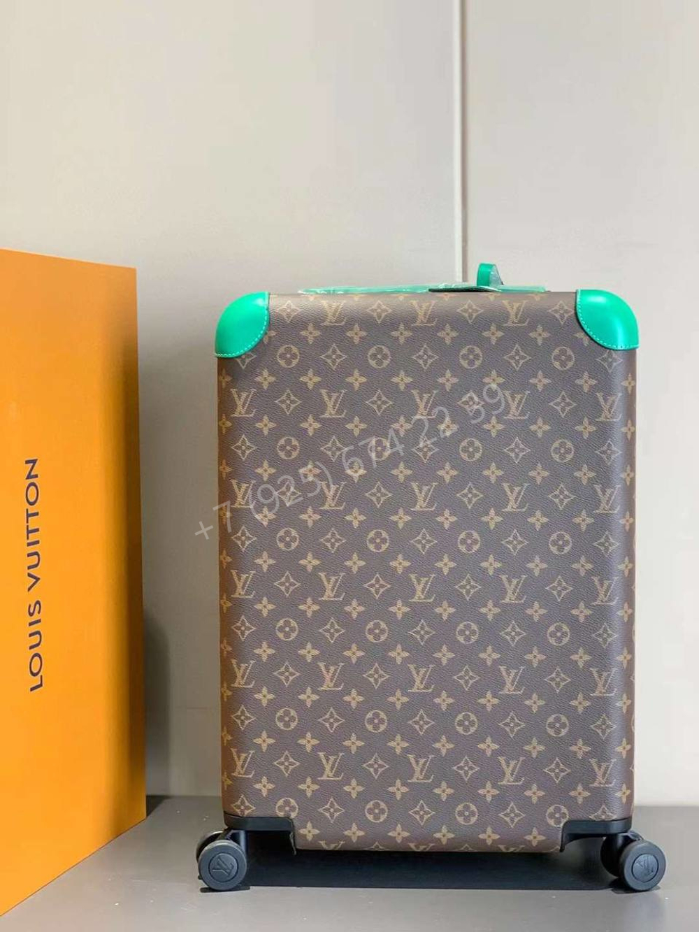 Чемодан Louis Vuitton, арт. 689983