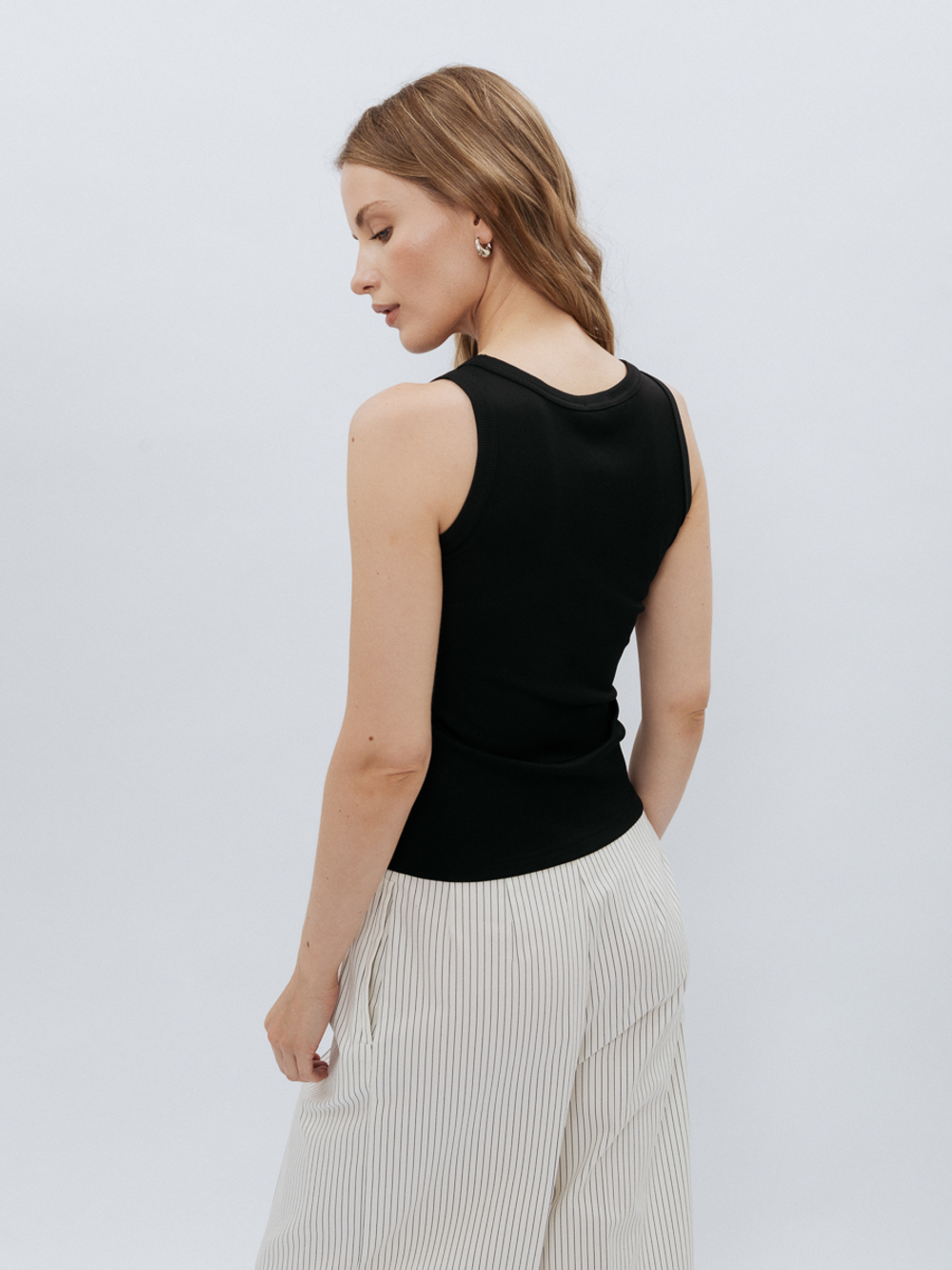 Топ Basic Black