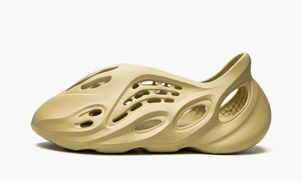 Yeezy Foam RNNR "Sulfur"