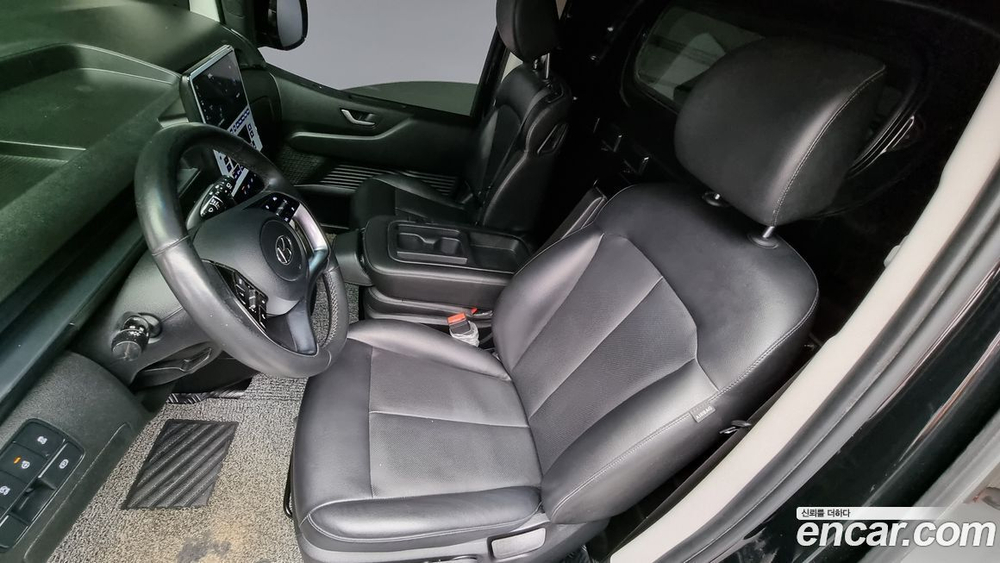 Hyundai Staria Cargo 3-х местный (02.2022)
