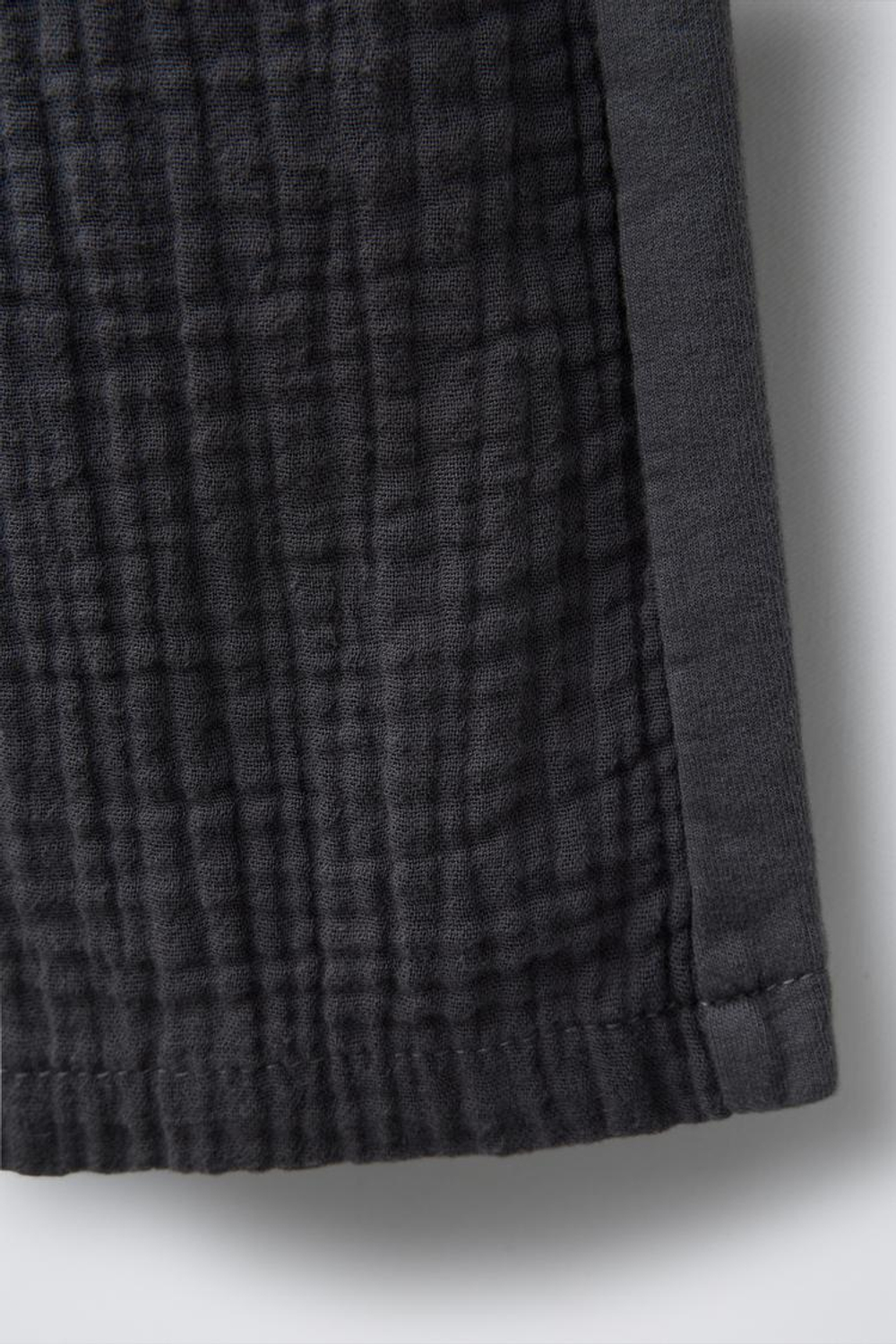 ZARA БРЮКИ ПРЯМОГО КРОЯ С КОНТРАСТНОЙ ТЕКСТУРОЙ, ТЕМНО-СЕРЫЙ