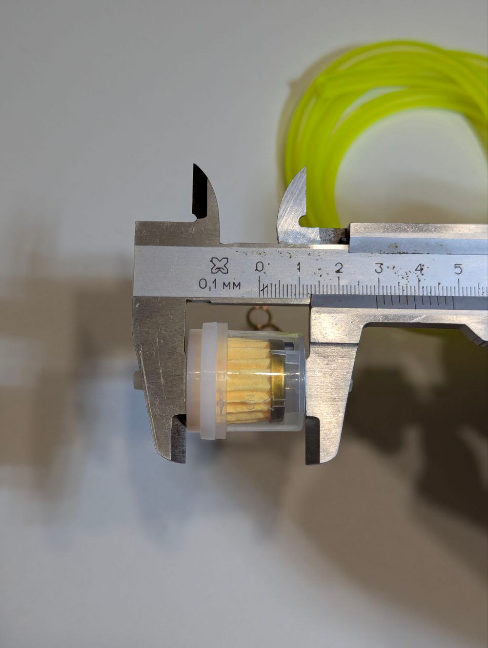 Шланг топливный маслобензостойкий с фильтром и хомутами 6-8 мм