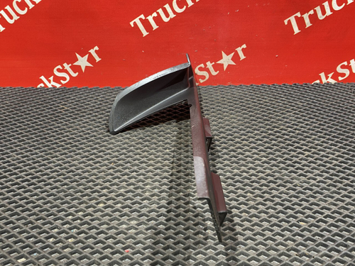 Накладка фары левая 2020г