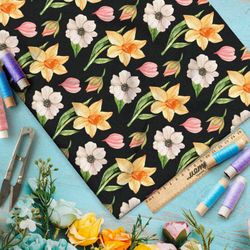 Ткань мембрана жёлтые нарциссы на чёрном фоне