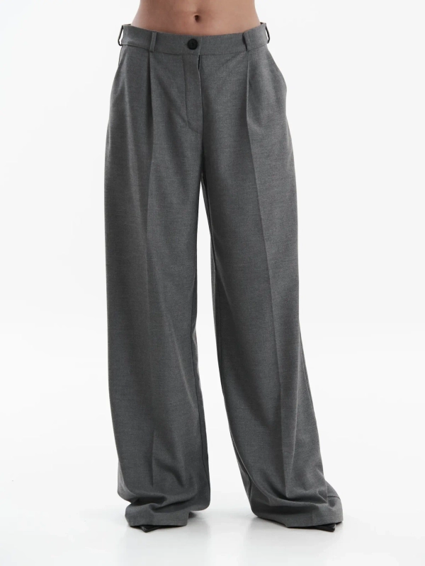 Брюки в сером оттенке