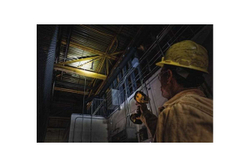 Фонарь DEWALT 18 В XR 1000 люмен, без/бат и ЗУ DCL043