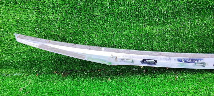 Молдинг крышки багажника Mercedes E W213 (2016-2021)