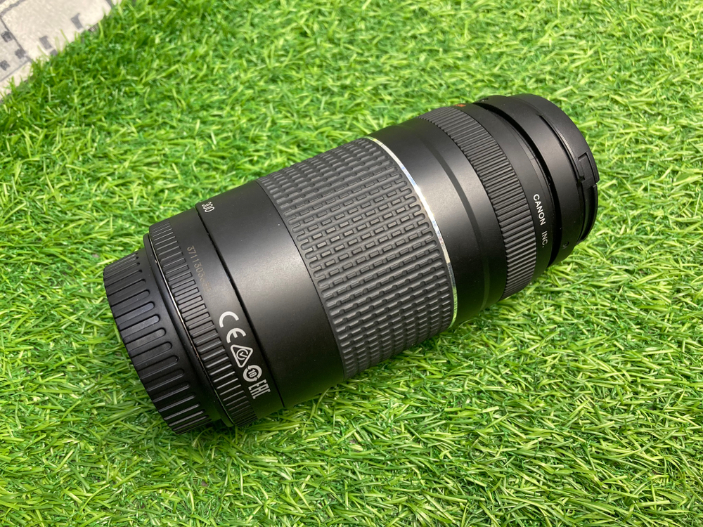 Canon EF 75-300mm 4-5.6 III USM