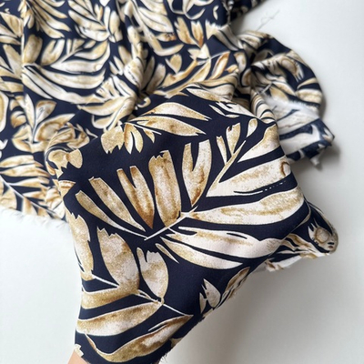 Вискоза (штапель) Пальмовые листья на черном фоне