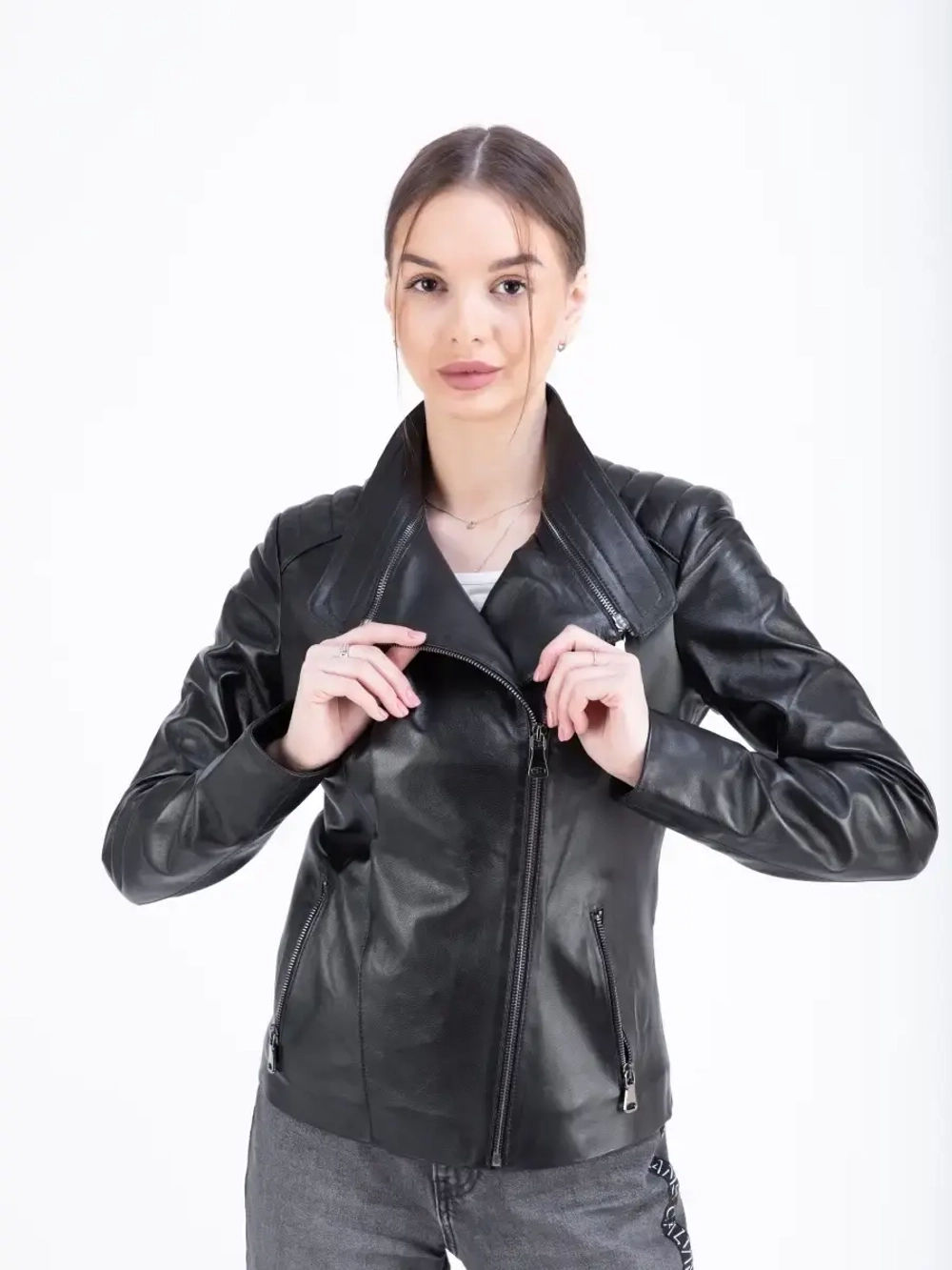 Куртка женская из натуральной кожи с капюшоном трансформер