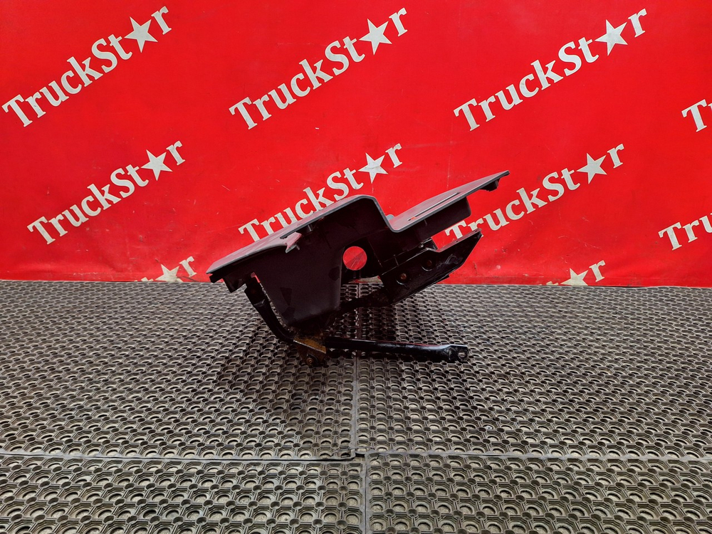 Корпус подножек левый