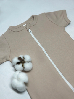 Полукомбинезон-песочник на молнии Светлый кофе RinaAmari