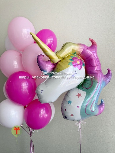 Яркий фонтан с фигуркой