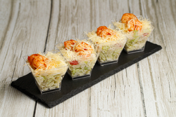 Цезарь с креветками в пагоде 64гр.