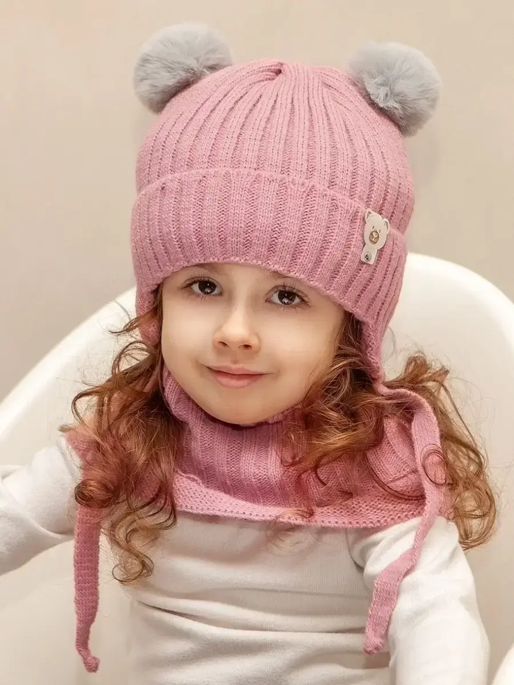Шапка для девочки зимняя вязаная и снуд
