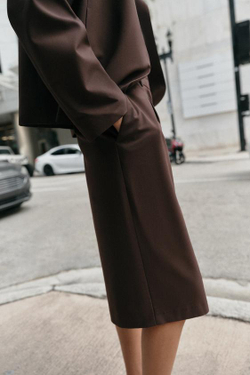 ZARA ДЛИННЫЕ БЕРМУДЫ С ЗАЩИПАМИ, КОРИЧНЕВЫЙ