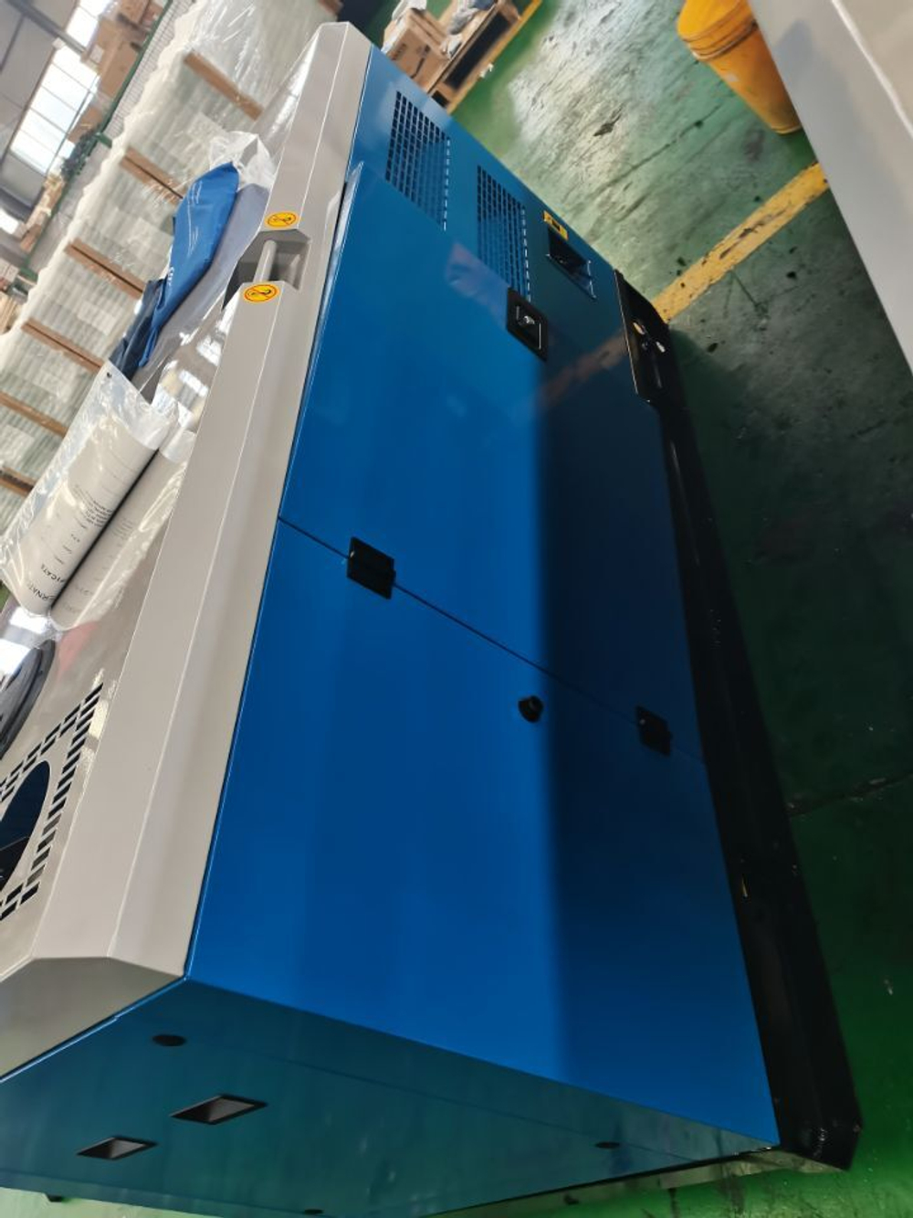 Дизельный генератор ТСС АД-16С-Т400 в шумозащитном кожухе